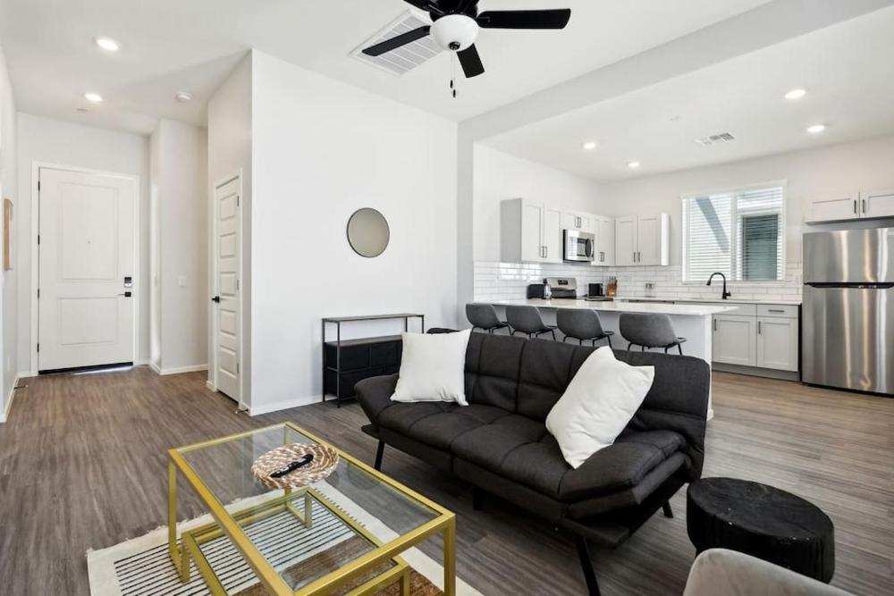 Sparkling Modern Home in Buckeye with Pool,BBQ
